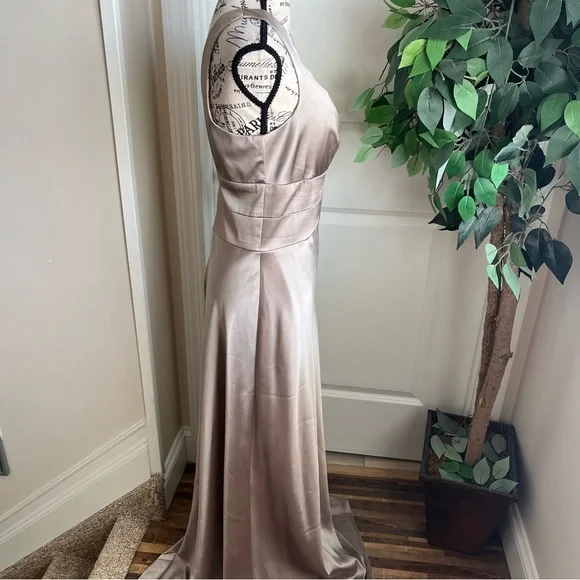 OC by OC Satin Sleeveless V-Neck Floor Length Gown Champagne Sz 12 - Picture 9 of 16